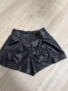 ZARA/ショートパンツ／レザー/104cm