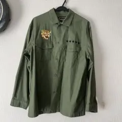 【新品未使用】オリーブグリーン ミリタリー オーバーシャツ 虎刺繍