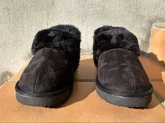 黒いスエードファー付きムートンブーツ