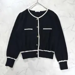 ナチュラルクチュール　バイカラー　金釦カーディガン 黒　きれいめ　金ボタン　羽織