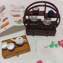 110.リーメント　アジアン雑貨店　中国茶器　飾り棚　茶盤　茶杯　【美品】のサムネイル