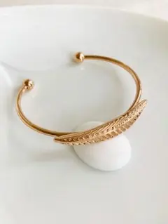 フェザーバングル