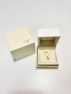 新品未使用 4℃ EAU DOUCE イニシャル M ネックレス K10 箱付きのサムネイル