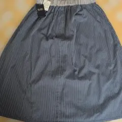新品.未使用 B.L.U.E ひざ丈ギャザースカート Mのサムネイル