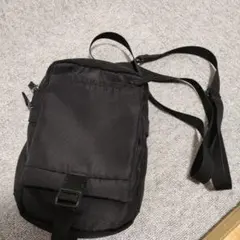 ショルダーミニバッグ　ブラック