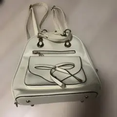 ホワイトリボン付きバックパック