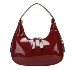 赤い光沢のショルダーバッグ