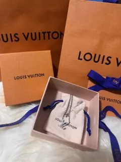 値下げしました！ほぼ未使用★ LOUIS VUITTON シルバーネックレス ★のサムネイル