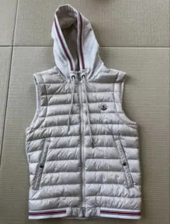 MONCLER モンクレール ダウンベスト アイボリー ロゴワッペン S サイズのサムネイル