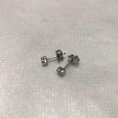 キャッチタイプ　キューブ　ピアス