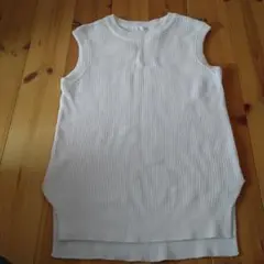 GU ホワイト ノースリーブ ニットベスト