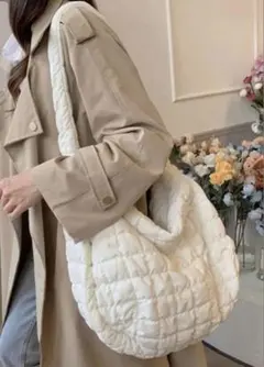 8日(日)まで最終値下げ【美品】大容量 キルト ショルダーバッグ ホワイト 白