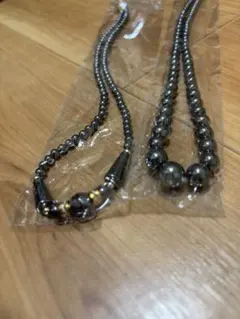 値下げ‼️【新品未使用】ブラックビーズ磁気ネックレス ゴールドアクセント 2点‼️