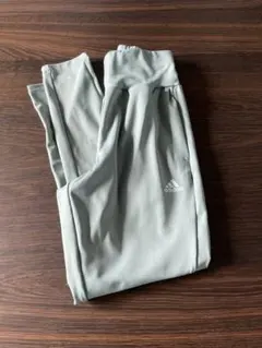 アディダスシーズナル スポーツウェア ルーズフィット クロップパンツ