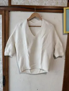 UNIQLO ホワイト Vネック ニット M