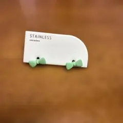 未使用ANEMONE ステンレス グリーンリボンピアス