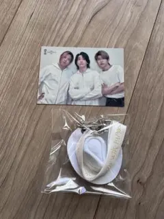 The White Lounge ハットキーホルダーとおまけのカード