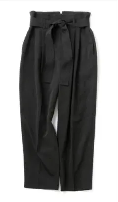 アンクレイヴ　カラードレスキャロットパンツ　ハイウエスト　テーパード　黒