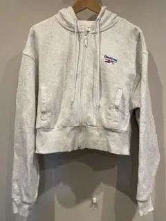Reebok リーボック　クロップドパーカー グレー