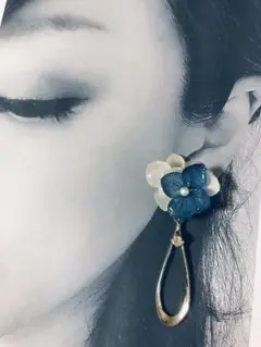 雫滴る〜紫陽花ピアスorイヤリング〜花びらが何枚も重り立体感有◎ホワイト×ブルー
