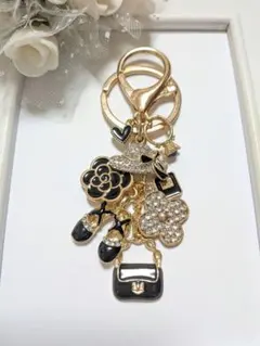 ハンドメイドバッグチャーム　キラキラ帽子　カメリア　お花　パンプス　黒