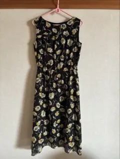 【美品】アンタイトル　ノースリーブ　ワンピース　黒　花柄
