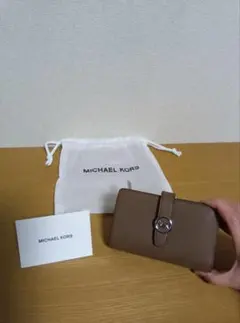 【マイケルコース】新品未使用 二つ折り財布本革 保存袋付き プレゼントにも