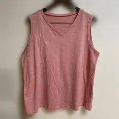 ピンク タンクトップ