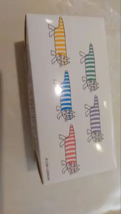 Zoff LISA LARSON メガネケースの箱