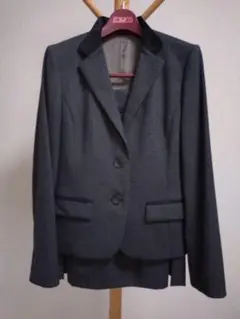 コムサデモード　ダークグレー スーツ