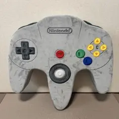 ニンテンドーミュージアム 64コントローラークッション - メルカリ