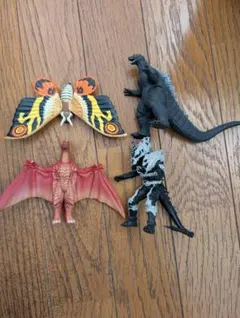 モスラ　ソフビ3種　フィギュアまとめ売り Amazon.co.jp: モスラ リアル対決セット ハーティロビン ソフビ3体