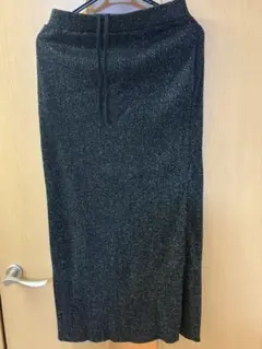 ラメ入り黒タイトスカート スリット