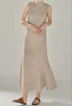 COS バイアスカット リネンブレンドミディワンピース スチール ブルー