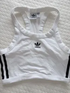 adidas ホワイト クロップドタンクトップ