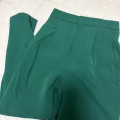 GU ジーユー　カラースラックス　緑