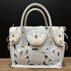 GRACE CONTINENTAL カービングバッグ ホワイト ハンドバッグのサムネイル