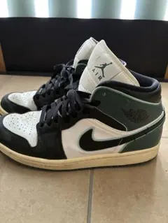 Nike Air Jordan 1 Mid スニーカーのサムネイル