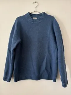ブルー クルーネックニット