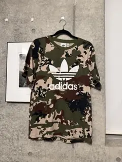 adidas カモフラージュ柄 Tシャツ
