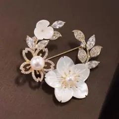 ◆桜 ブローチ フォーマル 白 卒業式 入学式 花 結婚式 人口パール 50