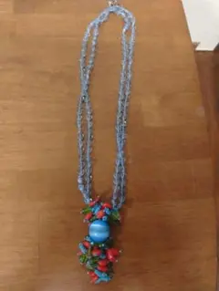 ビーズ 多層ネックレス 青 赤 緑 レディース 南国