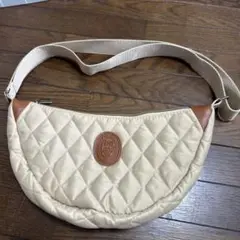 ベージュ キルティング ショルダーバッグ