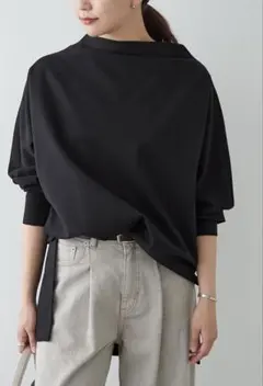 【美品】ボトルネックポンチプルオーバー　黒のサムネイル