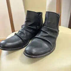 黒ショートブーツ ジッパー付き