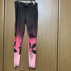 FOREVER 21 ヨガパンツ Mサイズ ブラックとピンクのサムネイル