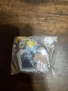 mikkoふりふりアクリルキーホルダー ラテのサムネイル