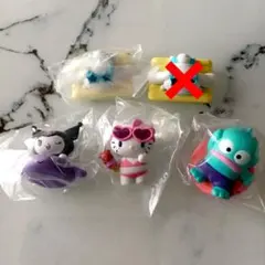 サンリオ　みんなでプールフィギュア　キティ　ハンギョドン　クロミ　シナモン