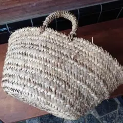 手編みの天然素材かごバッグ