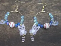 猫と野球ボールのフープピアス